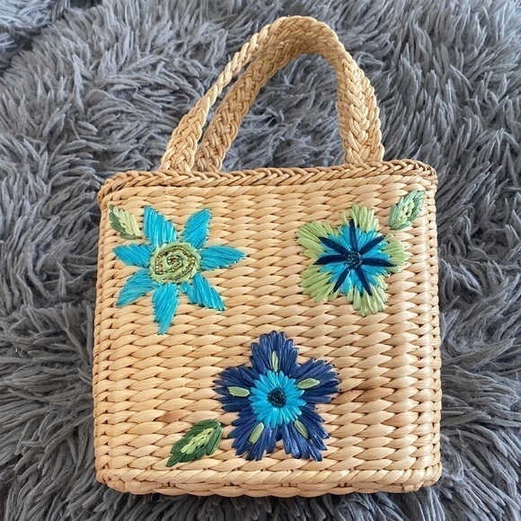 WOVEN CORNHUSK SUMMER TIME MINI WOVEN PURSE WITH FLOWERS - Picture 1 of 7